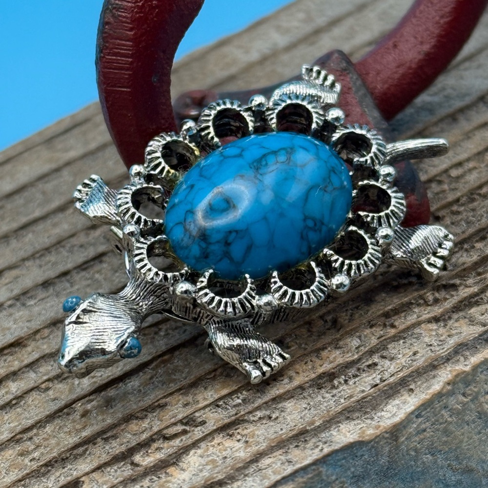 VTG  Gerry's Blue Glass Stone Turtle Brooch Pin- Could Also Be Used For Pendant